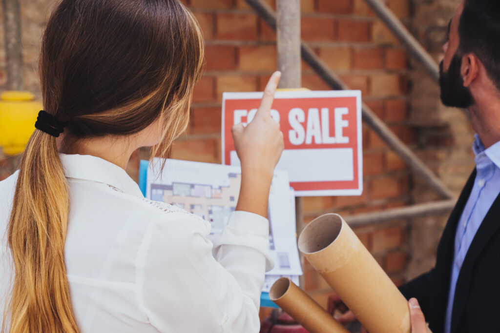real-estate-agents-visiting-construction